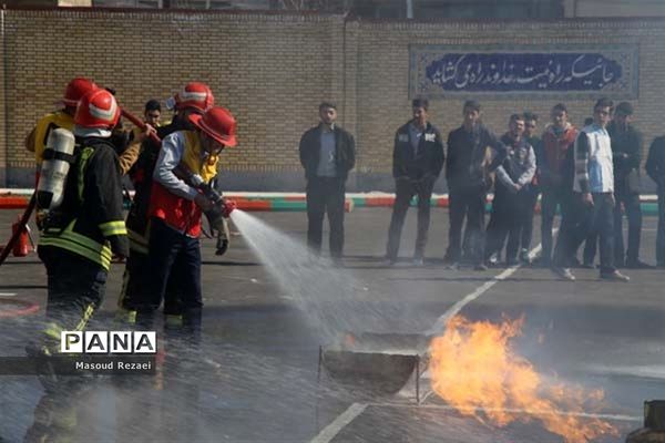 برگزاری مانور پیشگیری از حوادث چهارشنبه آخر سال در مدارس  میانه