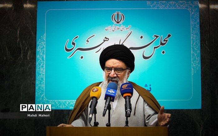 احمد خاتمی:  نباید مرعوب تهدید اقتصادی دشمن شد