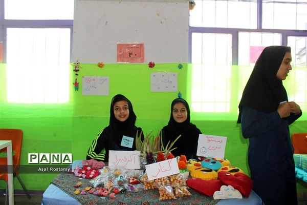 نمایشگاه فن بازار کار و فناوری و دست سازه‌های دانش‌آموزان در بوشهر