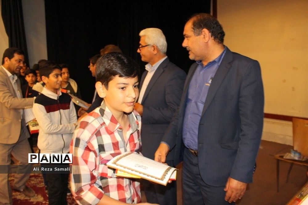 تجلیل از دانش‌آموزان برتر علمی و فرهنگی در بوشهر