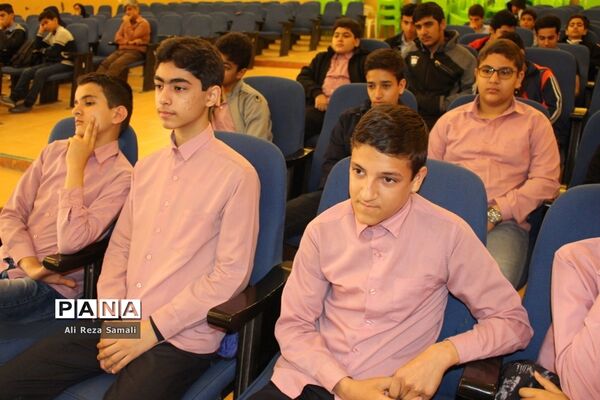 تجلیل از دانش‌آموزان برتر علمی و فرهنگی در بوشهر