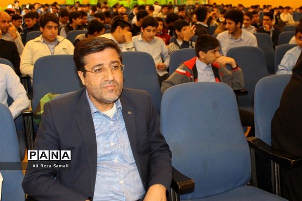 تجلیل از دانش‌آموزان برتر علمی و فرهنگی در بوشهر