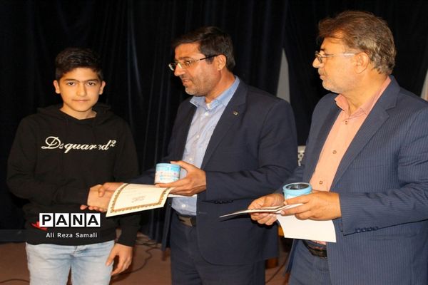تجلیل از دانش‌آموزان برتر علمی و فرهنگی در بوشهر