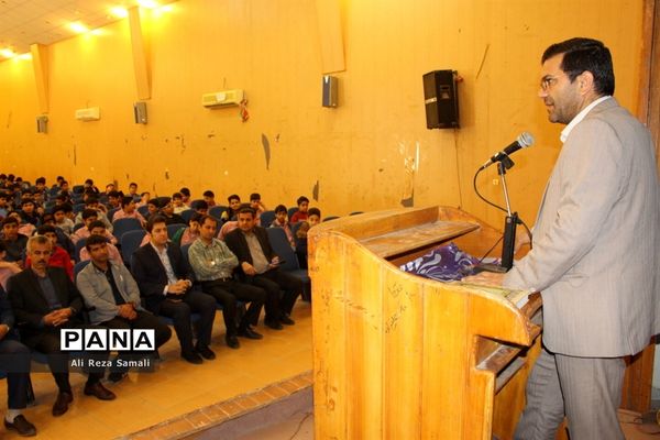 تجلیل از دانش‌آموزان برتر علمی و فرهنگی در بوشهر