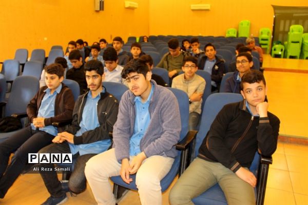 تجلیل از دانش‌آموزان برتر علمی و فرهنگی در بوشهر