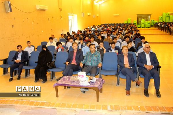 تجلیل از دانش‌آموزان برتر علمی و فرهنگی در بوشهر