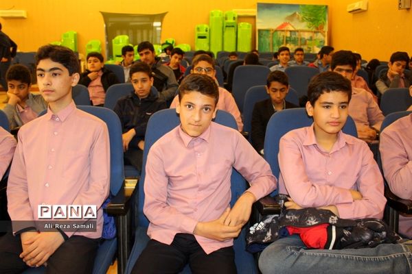 تجلیل از دانش‌آموزان برتر علمی و فرهنگی در بوشهر