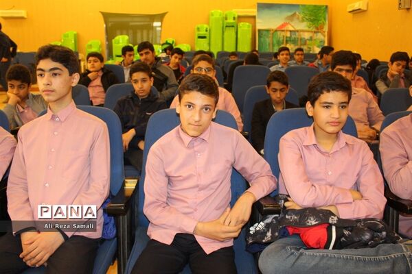 تجلیل از دانش‌آموزان برتر علمی و فرهنگی در بوشهر