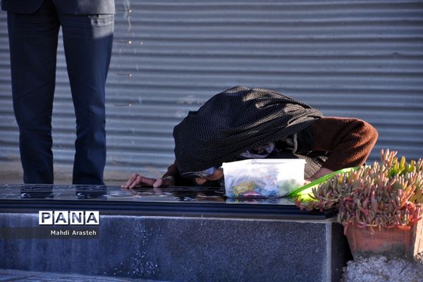 حضور مردم شهرستان خوسف در کنار قبور و مزار شهدا