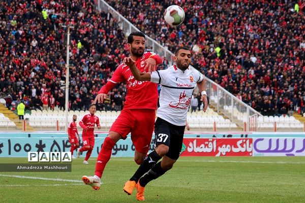 دیدار دو تیم تراکتورسازی تبریز و پدیده مشهد