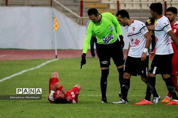 دیدار دو تیم تراکتورسازی تبریز و پدیده مشهد