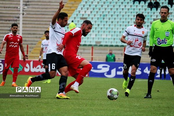 دیدار دو تیم تراکتورسازی تبریز و پدیده مشهد