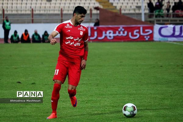 دیدار دو تیم تراکتورسازی تبریز و پدیده مشهد