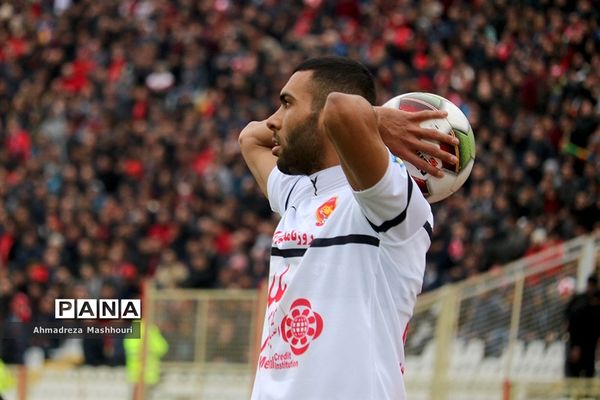 دیدار دو تیم تراکتورسازی تبریز و پدیده مشهد