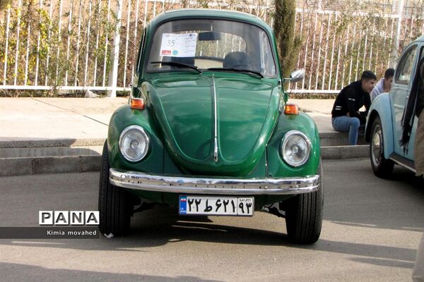 نمایشگاه خودروهای کلاسیک در شیراز