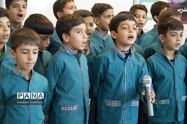 جشنواره سرود در دبستان قرآنی شهید مدرس یزد