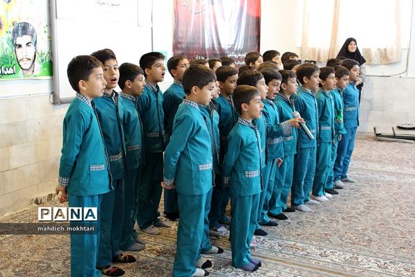 جشنواره سرود در دبستان قرآنی شهید مدرس یزد