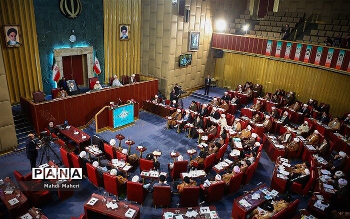 یک پرسش و یک پاسخ؛ سوال از وزیر اقتصاد در مجلس خبرگان قانونی است