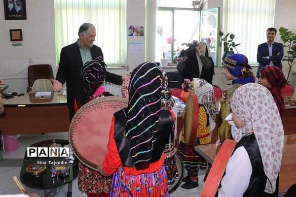 نوروزخوانی دانش‌آموزان ابتدایی در اداره کل آموزش‌وپرورش مازندران