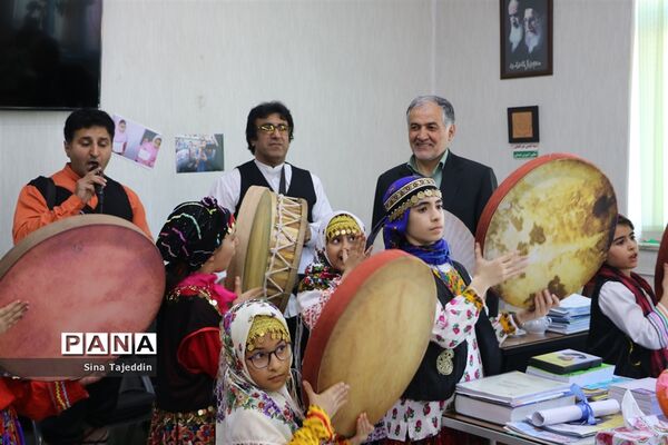 نوروزخوانی دانش‌آموزان ابتدایی در اداره کل آموزش‌وپرورش مازندران