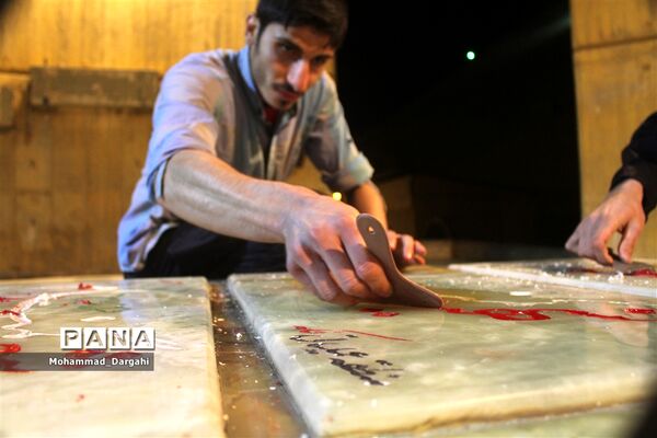 مرمت و نظافت قبور شهدای گمنام کوه خضر به دست جوانان قمی