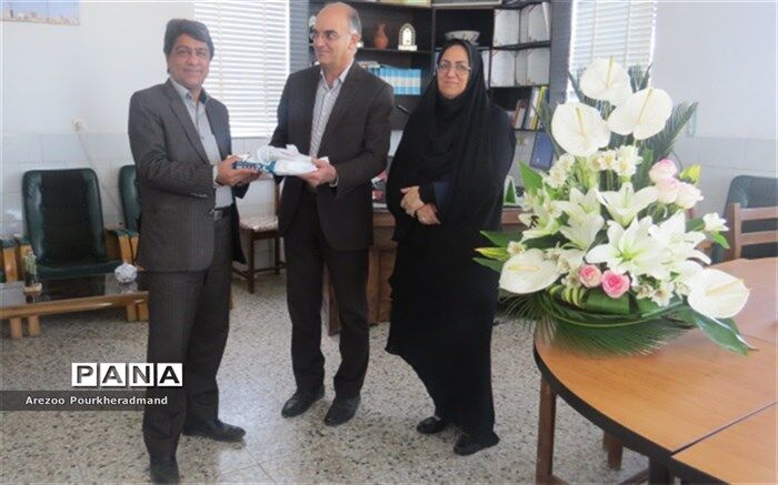 گرامیداشت روز پدر در اداره استعدادهای درخشان