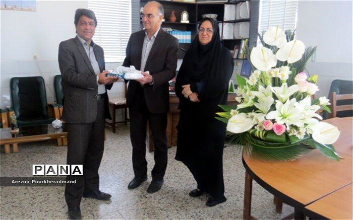 گرامیداشت روز پدر در اداره استعدادهای درخشان
