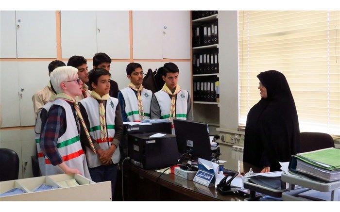 بازدید اعضای تشکل های دانش آموزی دبیرستان شاهد شهید اسدی  آذرشهر از اداره تامین اجتماعی + عکس