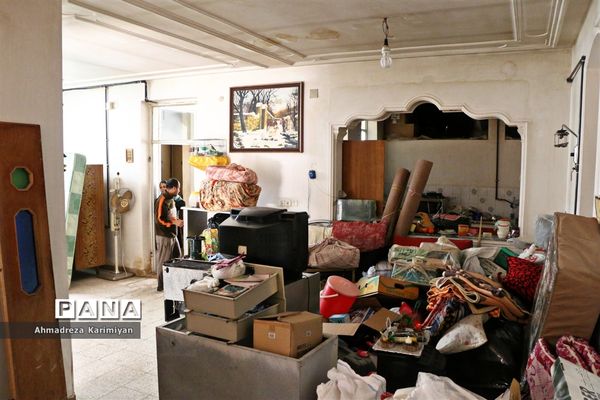 خانه‌تکانی مردم سیل‌زده شیراز در هفتمین روز از نوروز