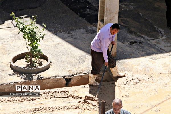 خانه‌تکانی مردم سیل‌زده شیراز در هفتمین روز از نوروز
