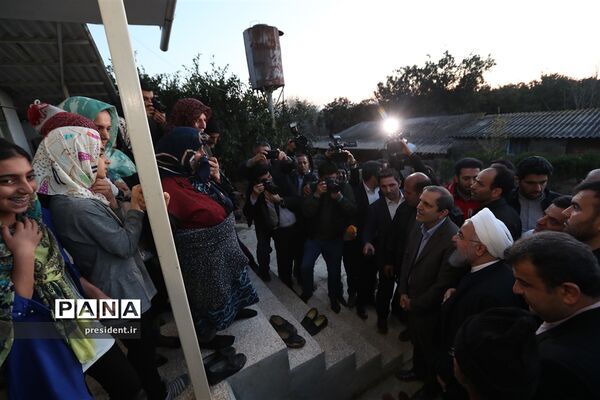 حضور رئیس جمهوری در جمع مردم روستای سیل زده کردخیل مازندران