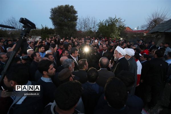 حضور رئیس جمهوری در جمع مردم روستای سیل زده کردخیل مازندران