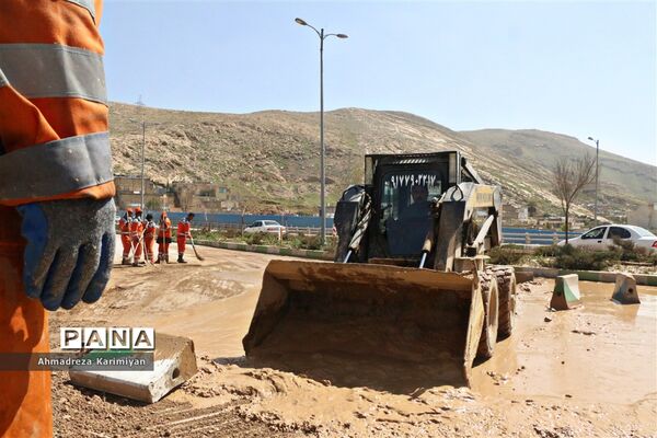 پاکسازی آثار تخریبی سیل در شیراز