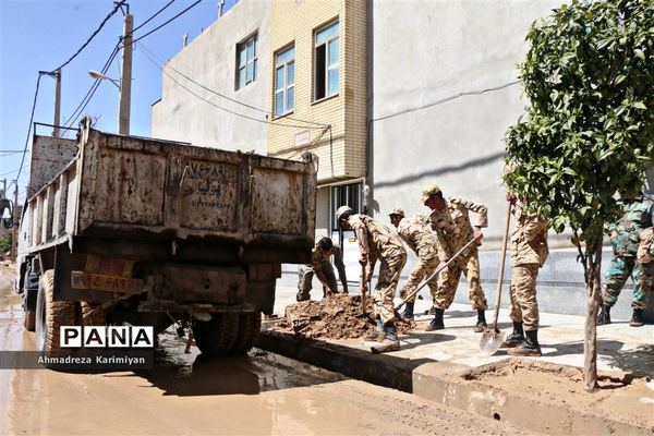 پاکسازی آثار تخریبی سیل در شیراز