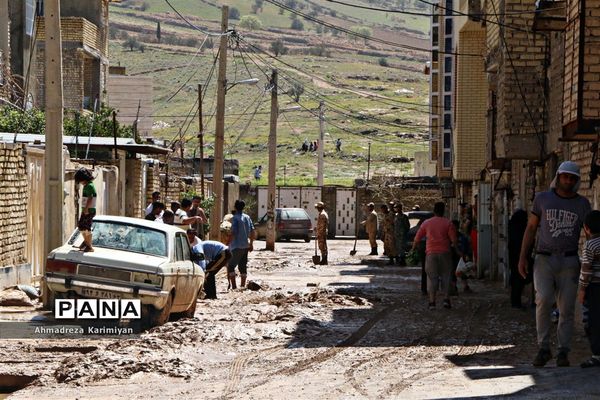 پاکسازی آثار تخریبی سیل در شیراز