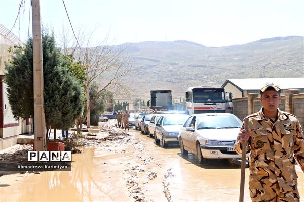 پاکسازی آثار تخریبی سیل در شیراز