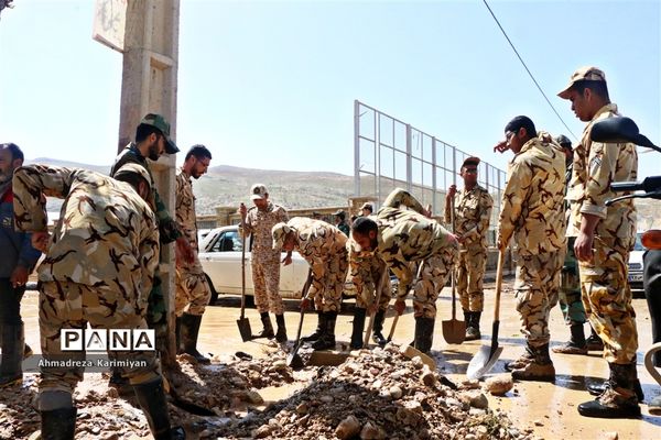 پاکسازی آثار تخریبی سیل در شیراز