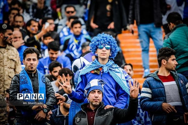 در حاشیه دربی 89