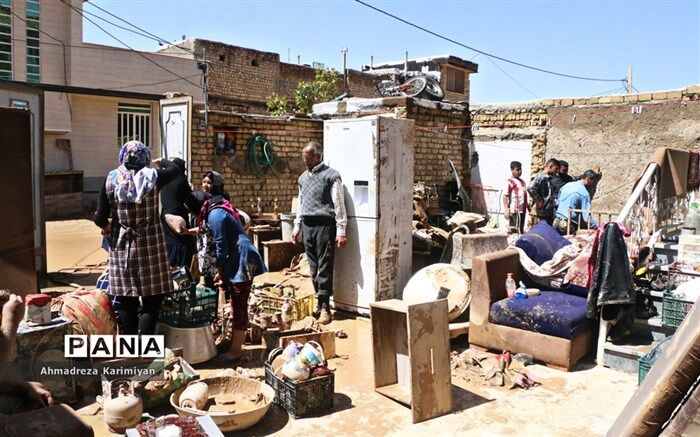 توزیع 25 هزار پرس غذای گرم در مراکز اسکان مسافران سیل زده نوروزی و مناطق سیل زده سعدی