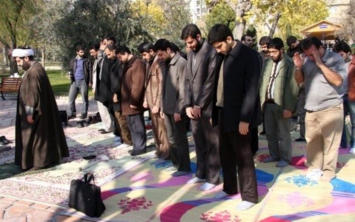 اقامه نماز در تعدادی از بوستانها در فضای باز در روز طبیعت/ اقامه نماز جماعت در بوستان های قم تا ۱۶ فروردین ادامه دارد