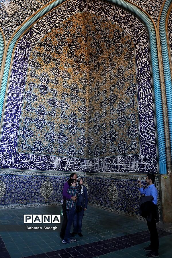 مسجد شیخ لطف‌الله میزبان گردشگران نوروزی