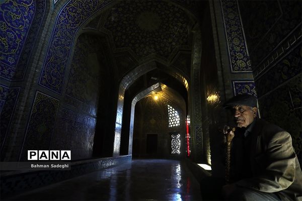 مسجد شیخ لطف‌الله میزبان گردشگران نوروزی