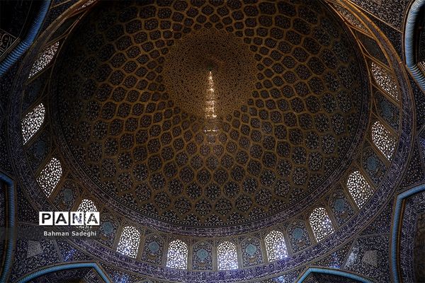 مسجد شیخ لطف‌الله میزبان گردشگران نوروزی