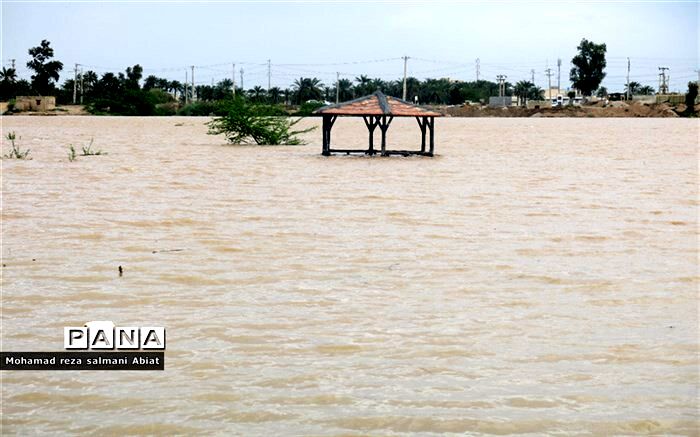 لحظه به لحظه با سیل در روز طبیعت:  بحران به خوزستان می‌روِد؛ یک زن و مرد جوان در الیگودرز غرق شدند