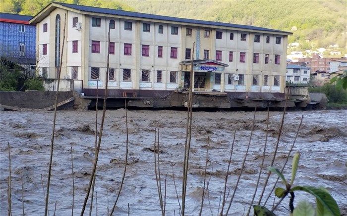 سیل به 111 مدرسه مازندران خسارت وارد کرد