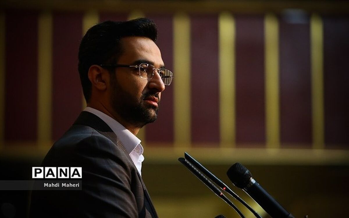 آذری جهرمی: تلاش می کنیم مشکل ارتباطات مناطق سیل‌زده لرستان تا ۳ روز دیگرحل شود