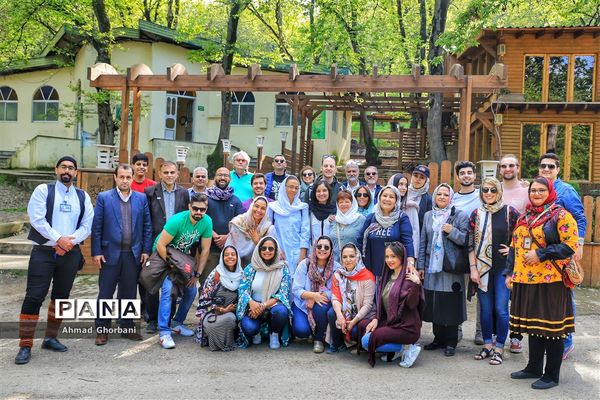 حضور گردشگران خارجی در تور نوروزی ساری‌گردی