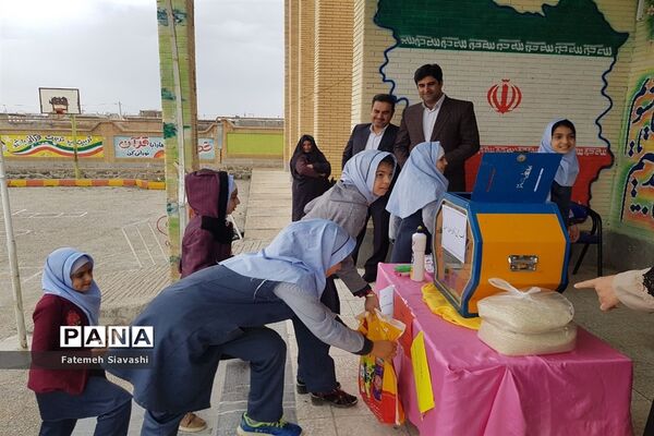 همدلی  دانش‌آموزان دبستان مائده منطقه خزل با هموطنان سیل زده