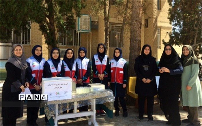 سد کردن سیل غمها با برپایی موکب در دبیرستان فرزانگان دوره اول