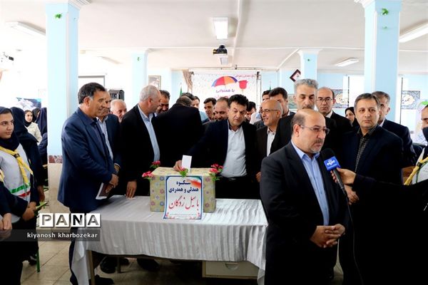 آیین نمادین شکوه همدلی و همراهی با هموطنان سیل زده در دبیرستان پروین اعتصامی ارومیه